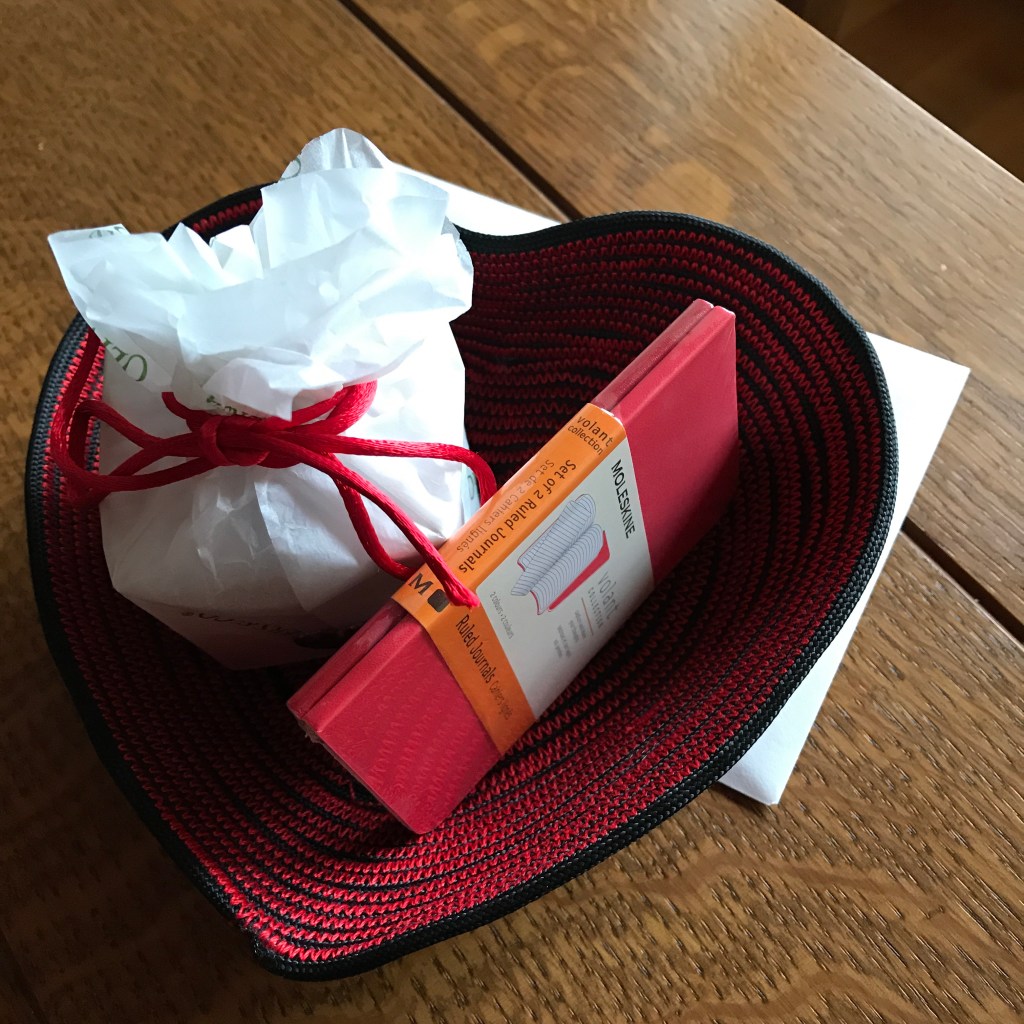 💜 Day Idea #1: Heart-Shaped&nbsp;Bowl